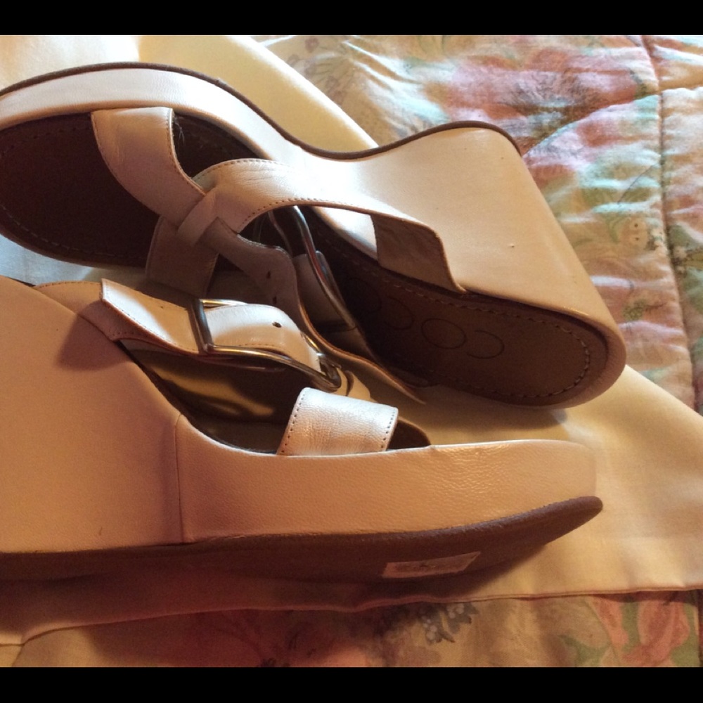 GIFTED FREE with any purchase Italian L Sandals - Picture 7 of 7
